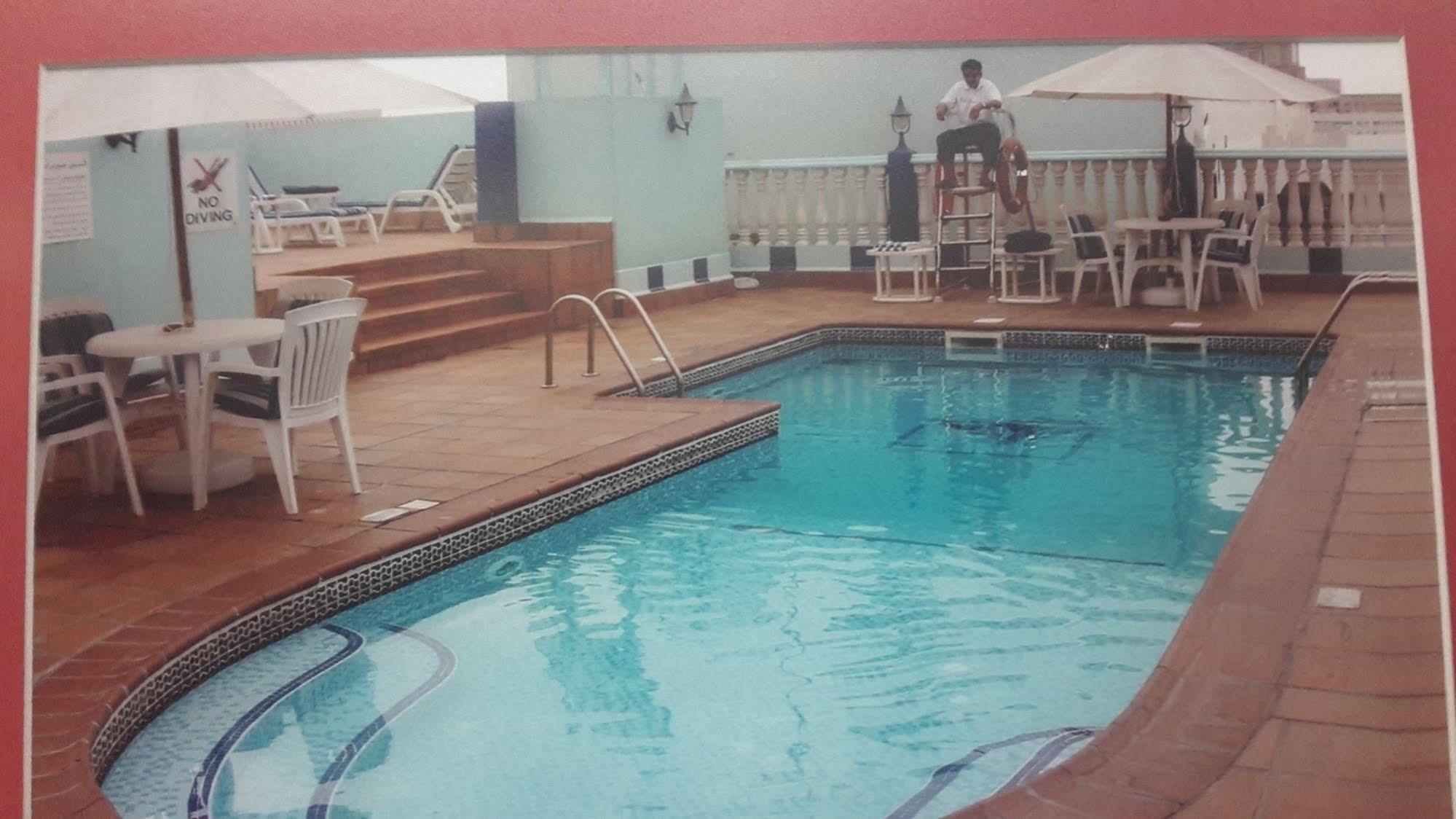 Jonrad Hotel Dubai Exterior photo