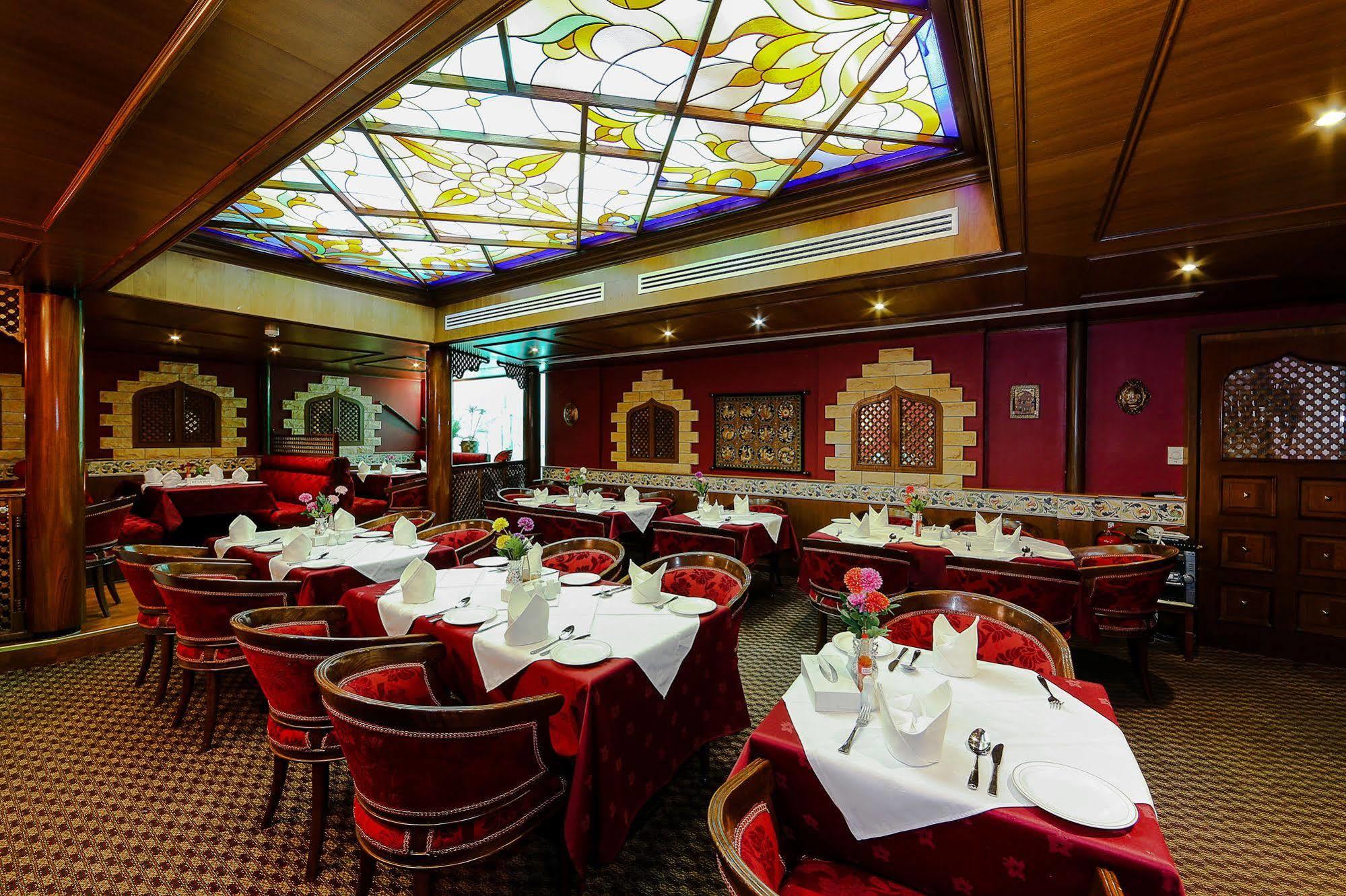 Jonrad Hotel Dubai Exterior photo
